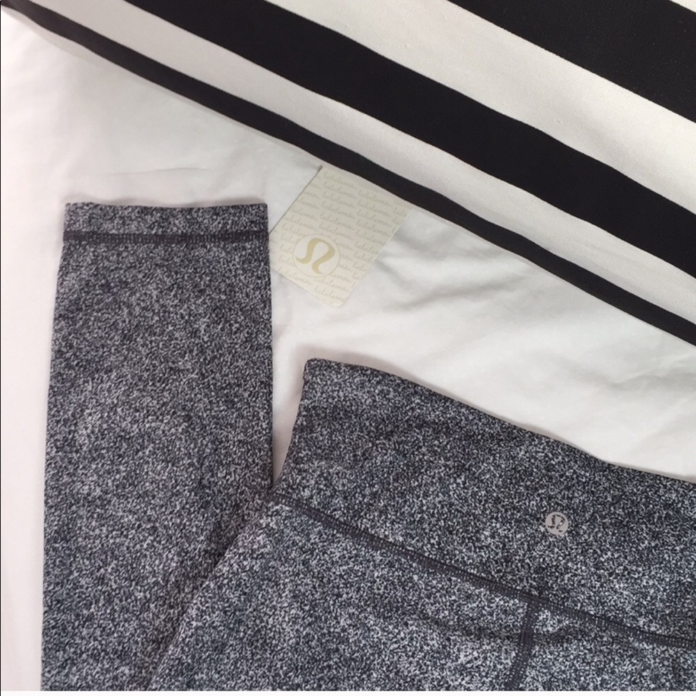 like NEW RARE lululemon Size 4